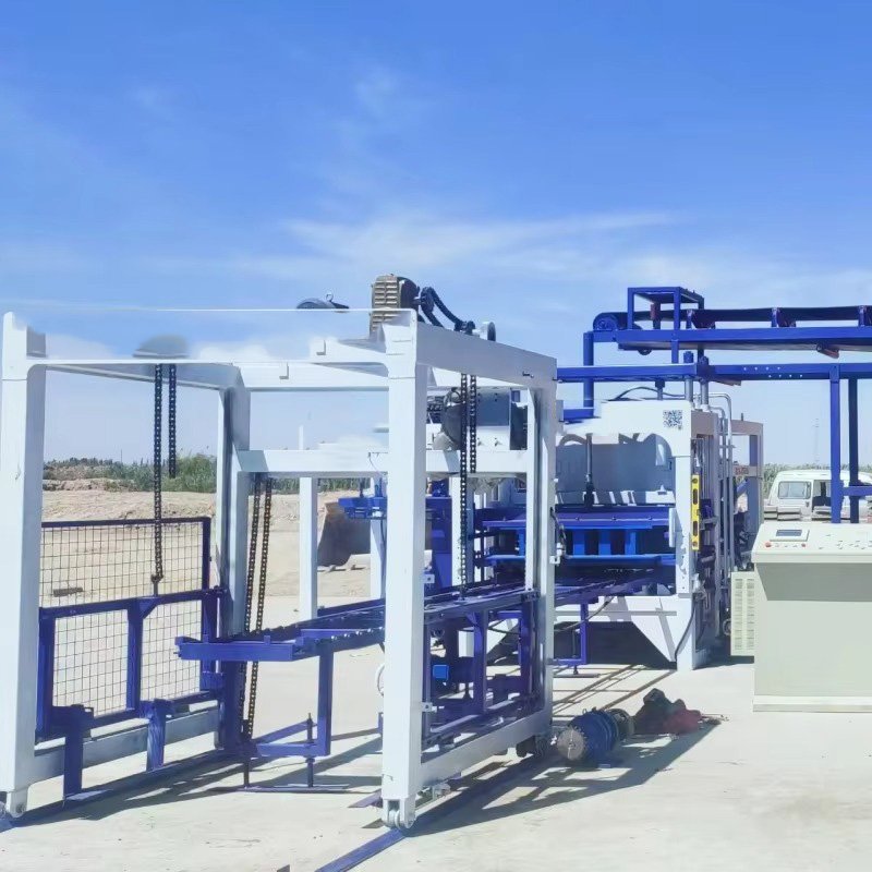 Máquina de fazer tijolo industrial MAIKONG em operação produzindo blocos de concreto