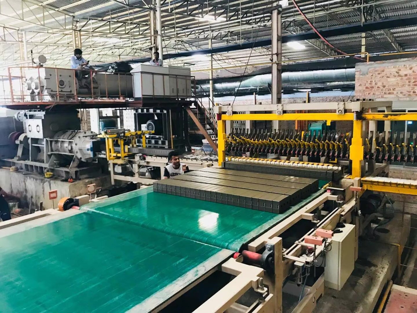 Panorama do mercado brasileiro de máquinas de fabricação de blocos de concreto