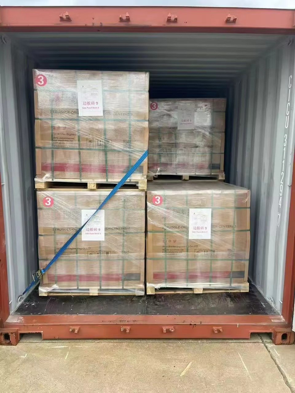 Fábrica da MAIKONG em Shenzhen, China, mostrando a linha de produção de máquinas de fazer blocos de concreto