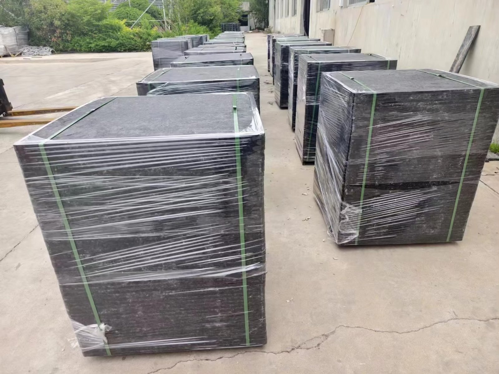 Produção de blocos pavers decorativos na Colômbia com máquina MAIKONG