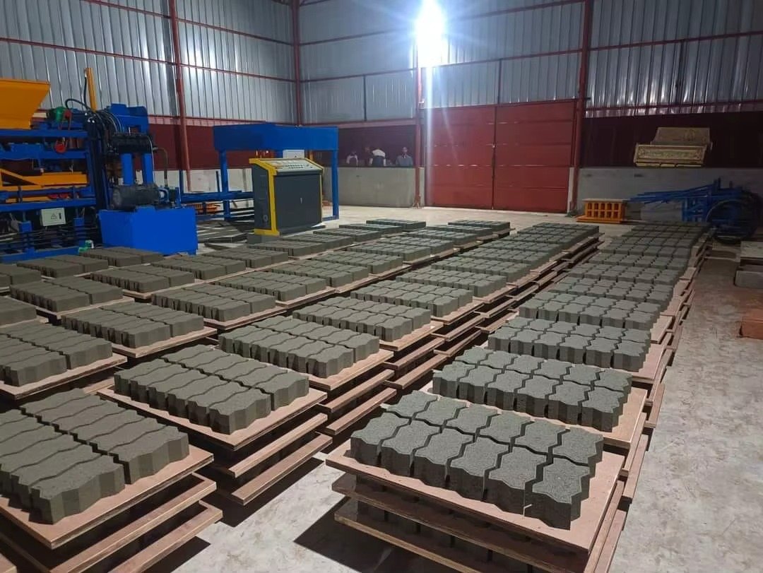 maquina de fazer blocos de concreto (90)